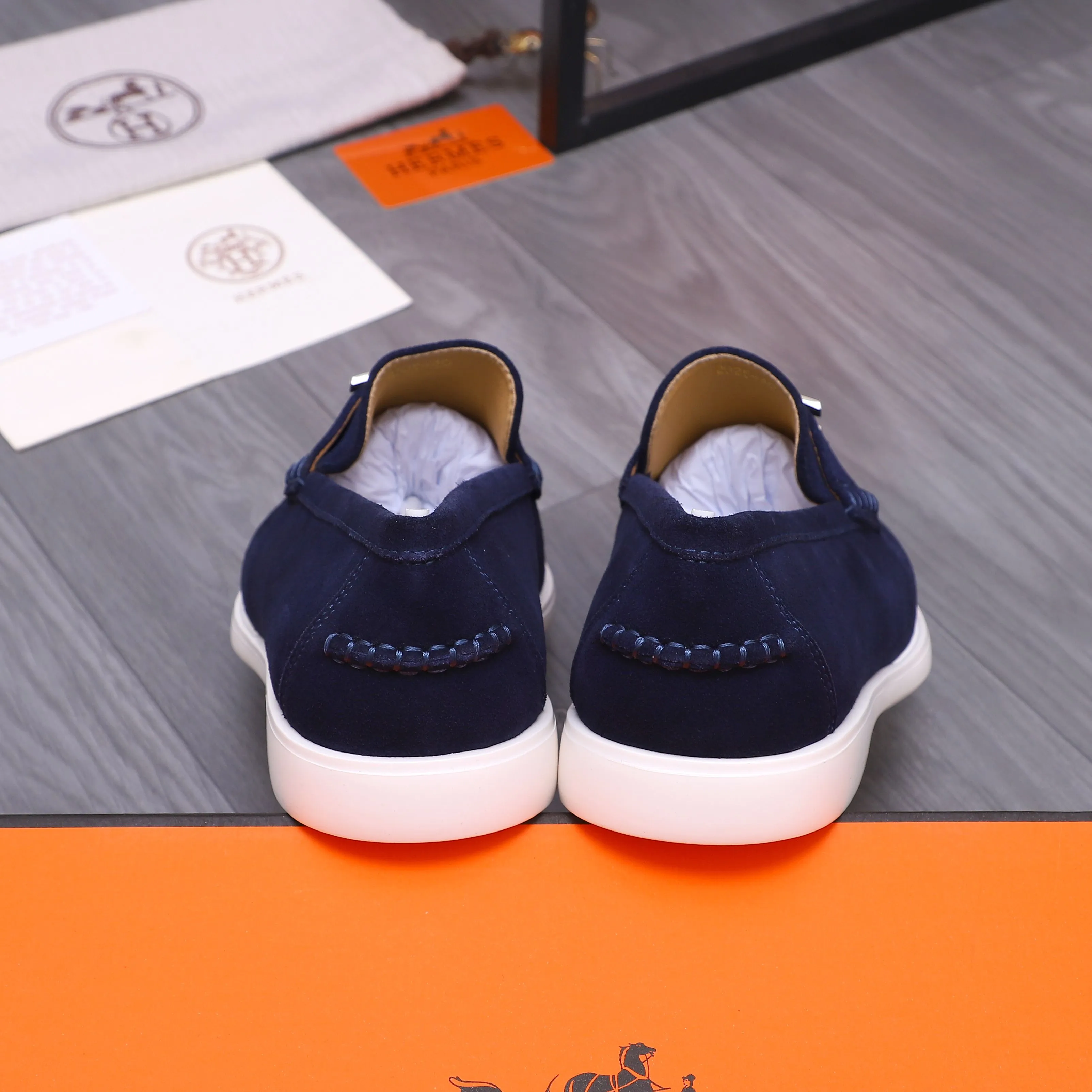 Men's shoes 💰p560 Product trademark: HERMES "Hermès" casual slip-on men's shoes. Regular size: 38-46 (45.46 is custom-made and non-refundable) Product materials: Selected frosted cowhide upper, cowhide lining, original foam rubber ultra-light sole